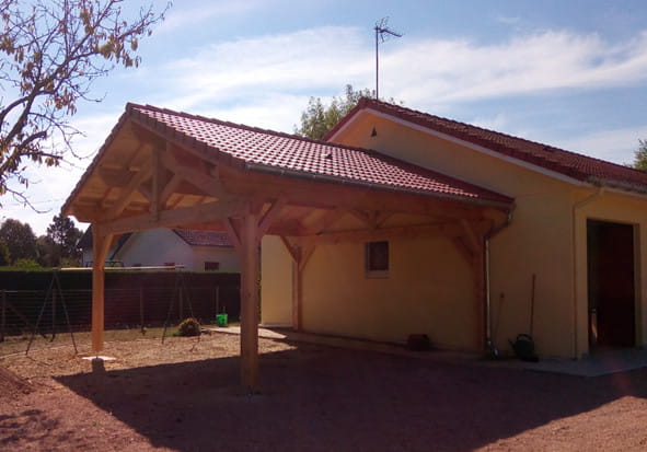 Travaux de charpente couverture pour abri de voiture
