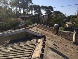 Rénovation d'une toiture avec changement des tuiles canal