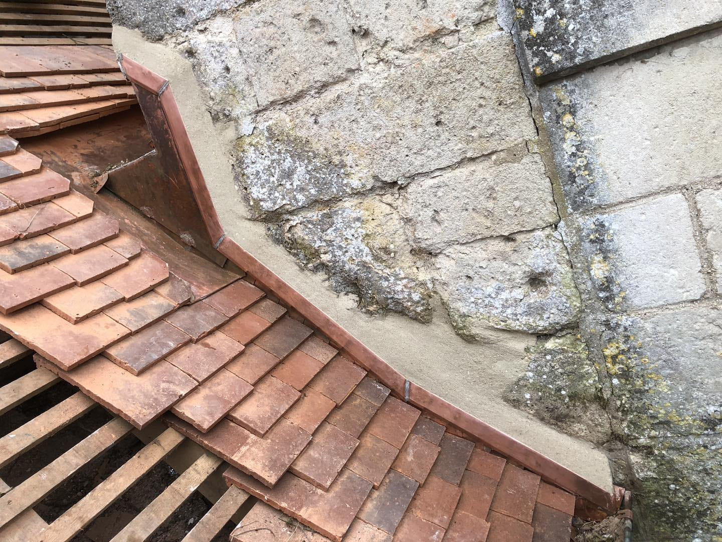 Réalisation d'un solin pour tuiles plates