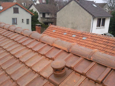 Réalisation de faitage par Couvreur à Rethel