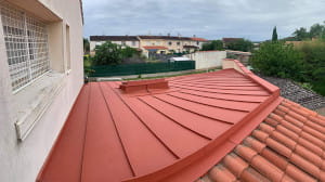 Travaux de toiture en zinc et pose de tuiles à Valence par couvreur qualifié