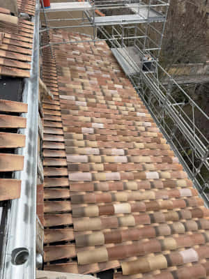 Rénovation de toiture à Le Luc sur tuiles romanes