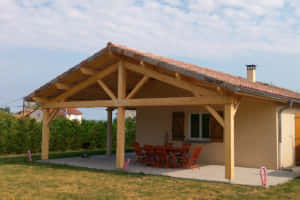 Réalisation de charpente sur poteau avec couverture tuiles