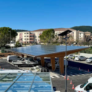 Travaux de toiture solaire à Garéoult par Artisan couvreur à Rocbaron