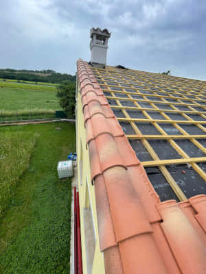 Réparer une fuite de toit à Le Luc 83340 avec réfection de la rive