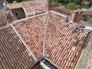 Artisan couvreur à Albi 81000 pour réalisation de toit en tuiles de la région