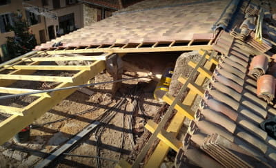 Rénovation d'un toit en tuiles romanes