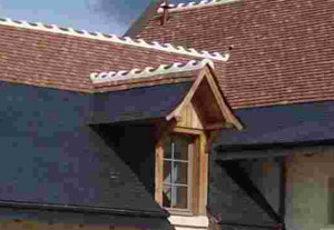 Réalisation de couverture sur lucarne à chevalet