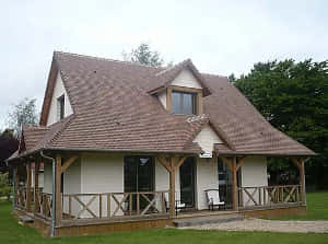 Artisan couvreur de réalisation de toiture en tuiles sur maison de Roanne 42300