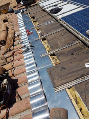 Réparer une fuite de toit à La Crau 83260 sur toiture solaire