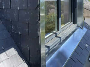 Entreprise couverture à Rocroi pour travaux zinguerie lucarne