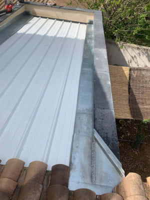 Couvreur à Arles 13104 qualifié pour pose de bac acier