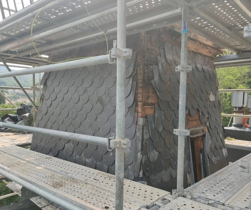 Dépose des ardoises de la partie brisis