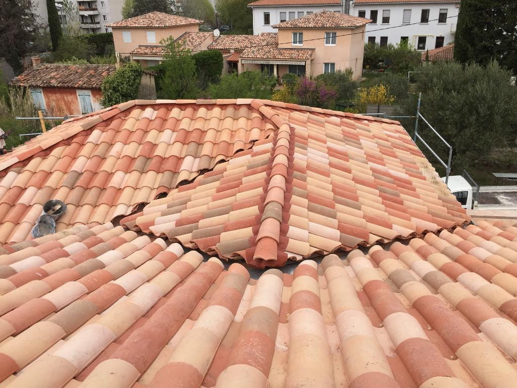 Couverture toit tuiles romanes
