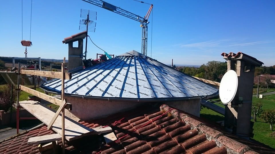 Réfection d'une tour en tuiles transformé en couverture en zinc à Albi