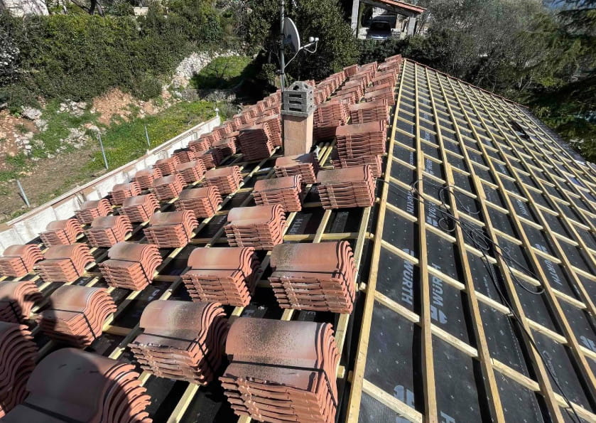Toiture à Beausoleil : des solutions adaptées au climat méditerranéen